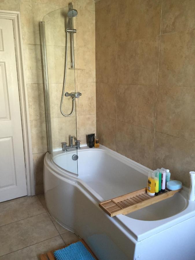 קארדיף The Mews - Less Than 1Km To City Centre - Stadium - Castle - 10 Min Walk מראה חיצוני תמונה